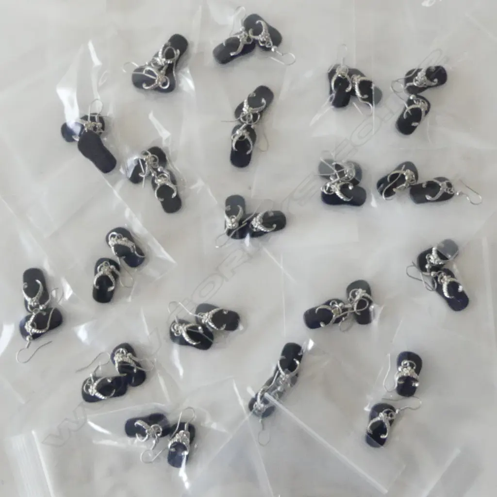 20PRS BLUE STONE JANDAL EARINGS AS NEW Image 1++
