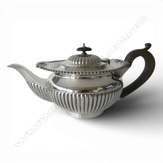 S/SILVER TEAPOT BY COOPER BROS 1909  854GMS