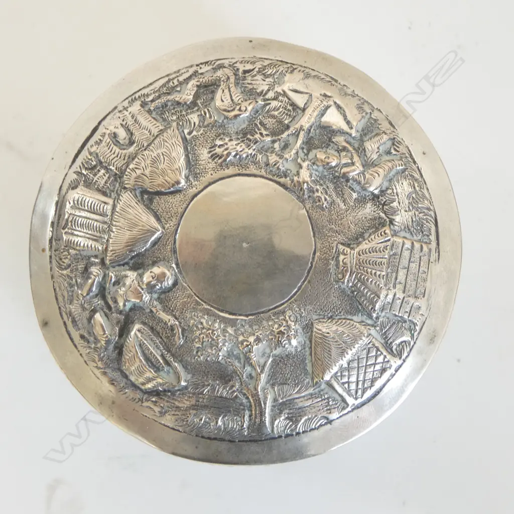 .800 SILVER BOX embossed Indian design 120gms Image 1++