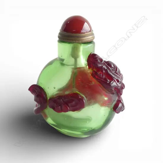 ORIENTAL GLASS SNUFF BOTTLE w. DRAGON H.75mm