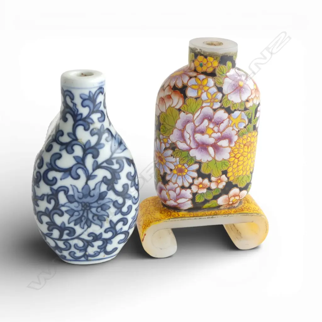 2 ORIENTAL SNUFF BOTTLES, NO LIDS H.80mm Image 1++