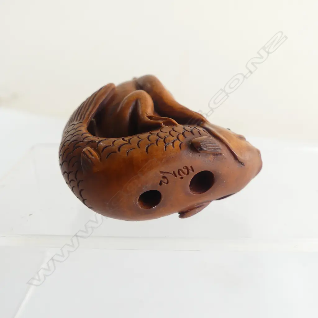 JAPANESE WOOD CARVED NETSUKE of a frog & fish, signed, JADE & STONE Image 1++