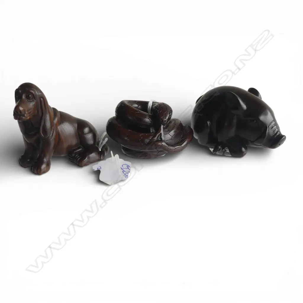 3 JAPANESE CARVED WOOD NETSUKE OF ANIMALS, ALL SIGNED Image 1++