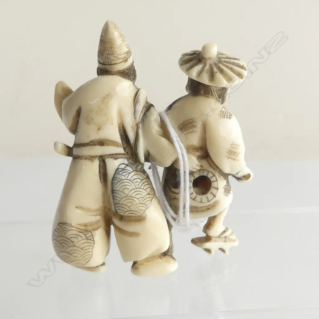 JAPANESE CARVED IVORY NETSUKE two figures H.60mm Image 1++