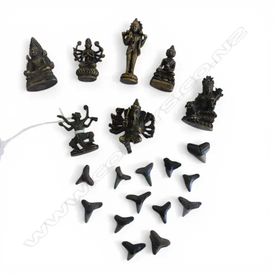 7 INDIAN BRONZE FIGURES H.48mm + SHARK TEETH