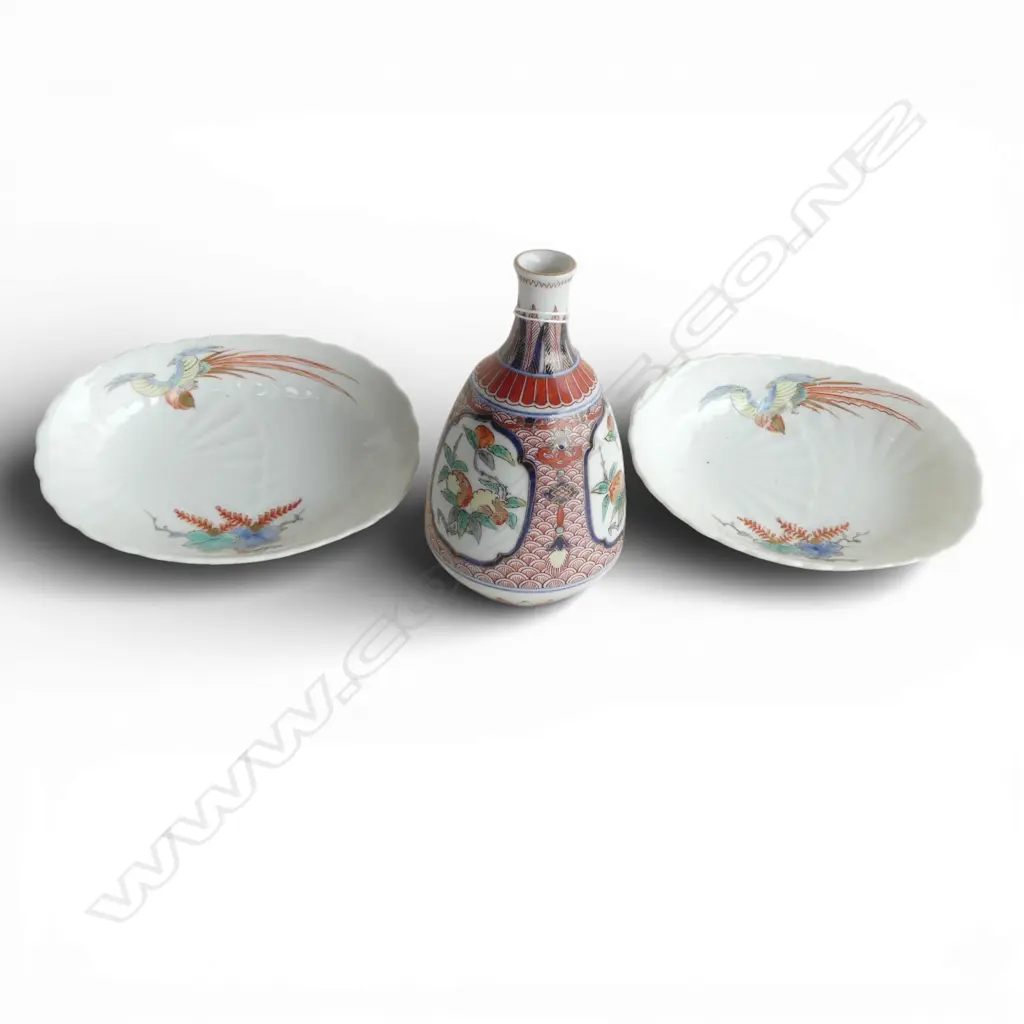 JAPANESE SAKE BOTTLE VASE H.140mm, 2 DISHES W.165mm Image 1++