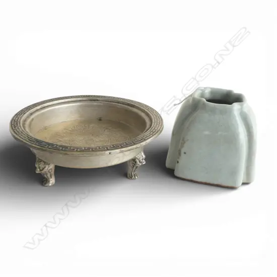ORIENTAL VASE, CELADON CRACKLE GLAZE H.65mm + 3 LEGGED SILVER METAL INCENSE BURNER