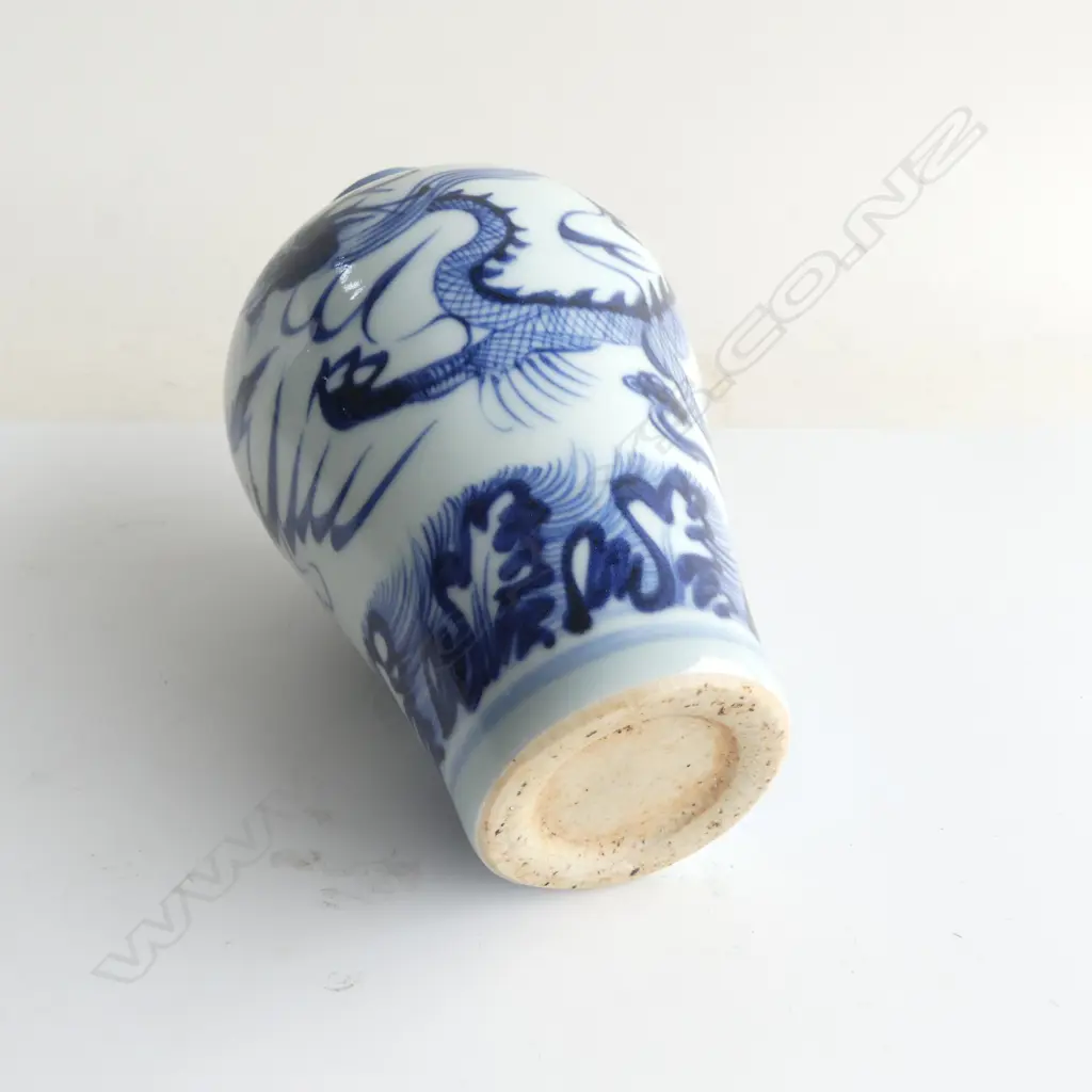 CHINESE B/W VASE H.165mm Image 1++