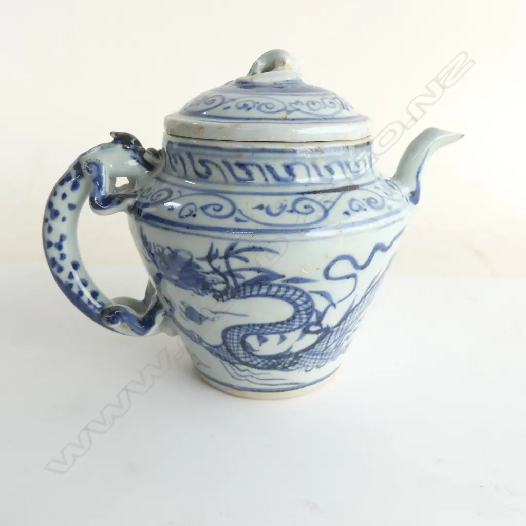 CHINESE B/W TEAPOT H.110mm Image 1++