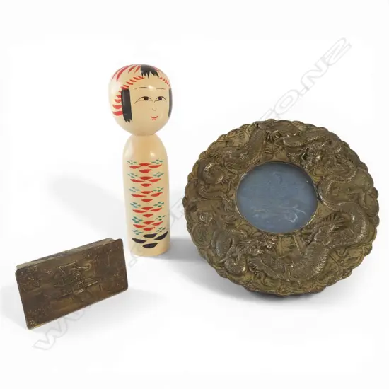 3 JAPANESE PCES; DOLL, PHOTO FRAME 185mm, LIDDED CONTAINER