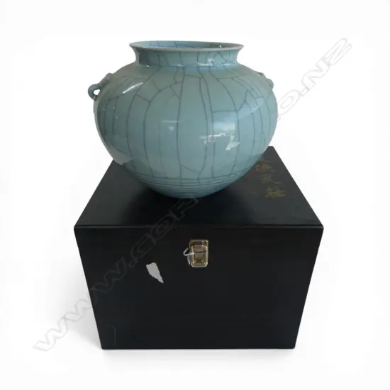 CHINESE CELADON GLAZE POT H.200mm, BOXED