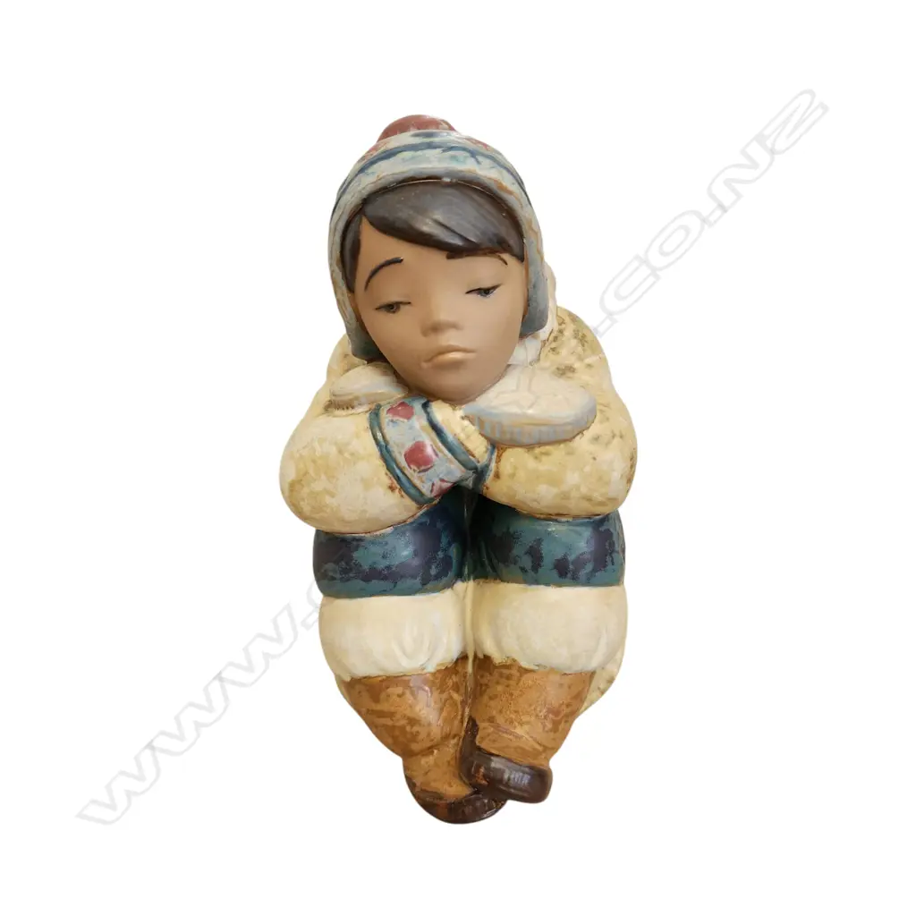LLADRÓ "PENSIVE ESKIMO BOY" PORCELAIN FIGURINE Image 1++