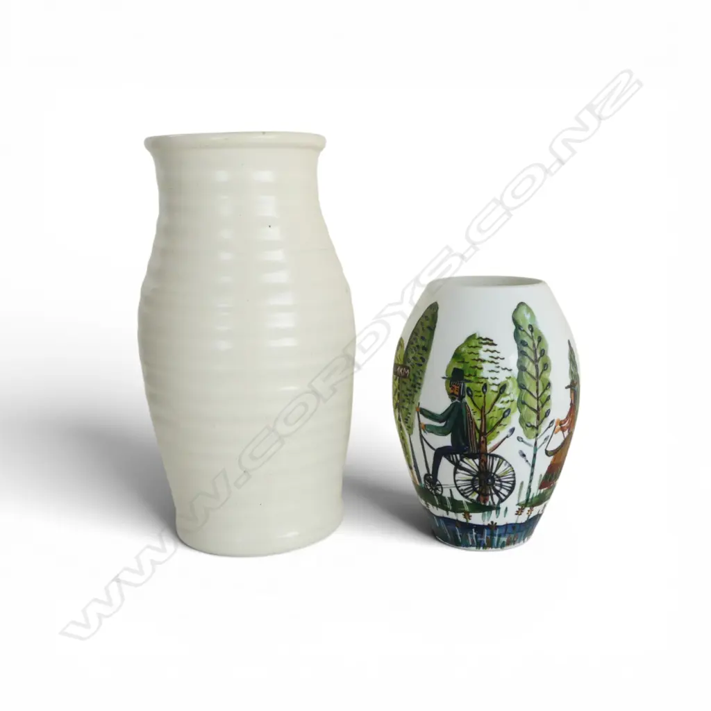 2 WHITE VASES; DENBY H.255mm, PAINTED GLASS H.165mm Image 1++