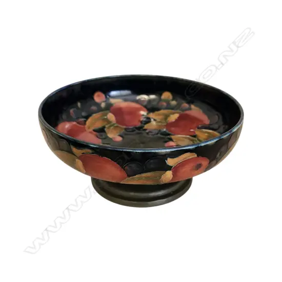 WILLIAM MOORCROFT POMEGRANATE BOWL, BASE STAMPED TUDRIC