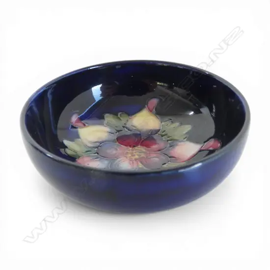 MOORCROFT PIN BOWL, Columbine pat. Dia.75mm