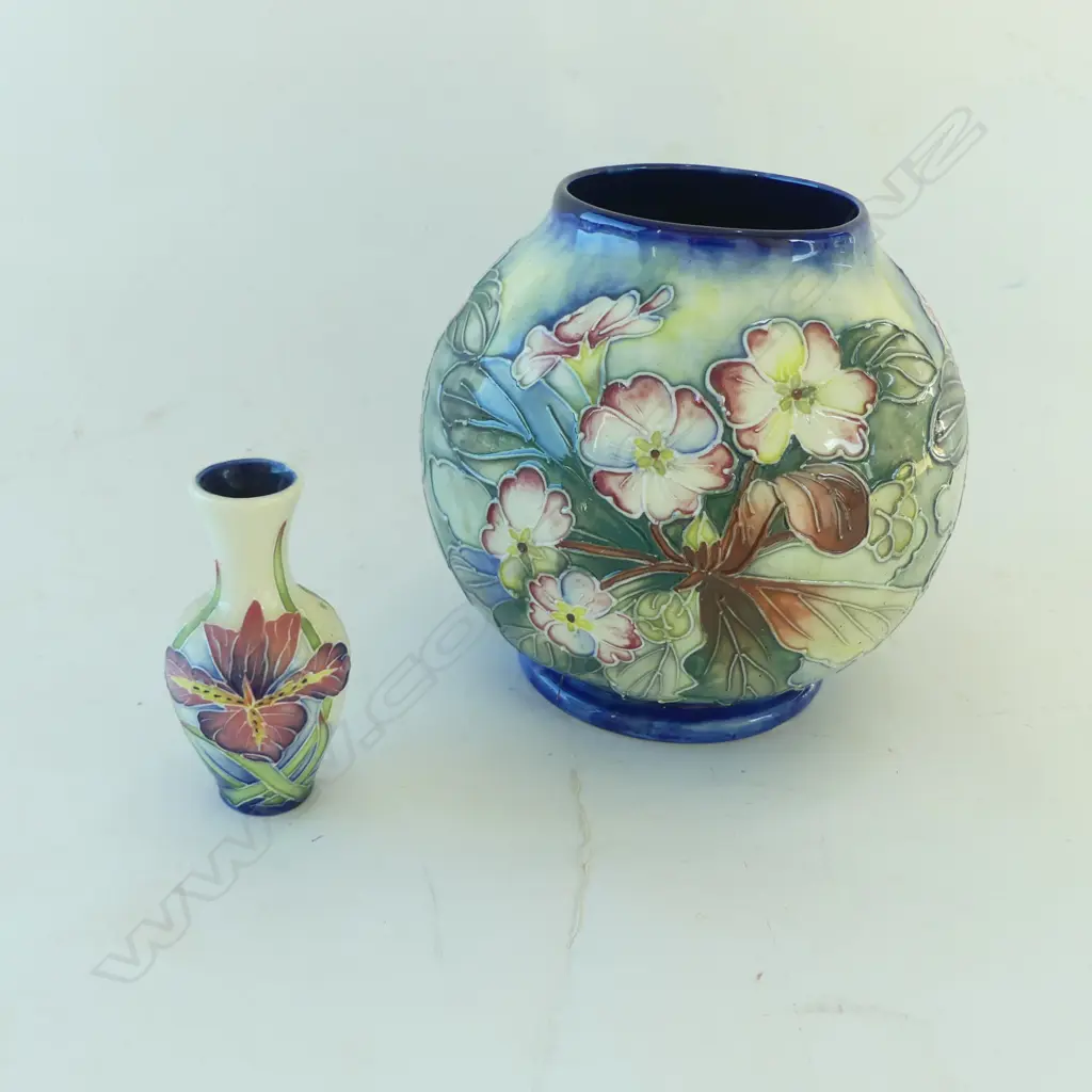 2 OLD TUPTON WARE VASES H.155mm Image 1++