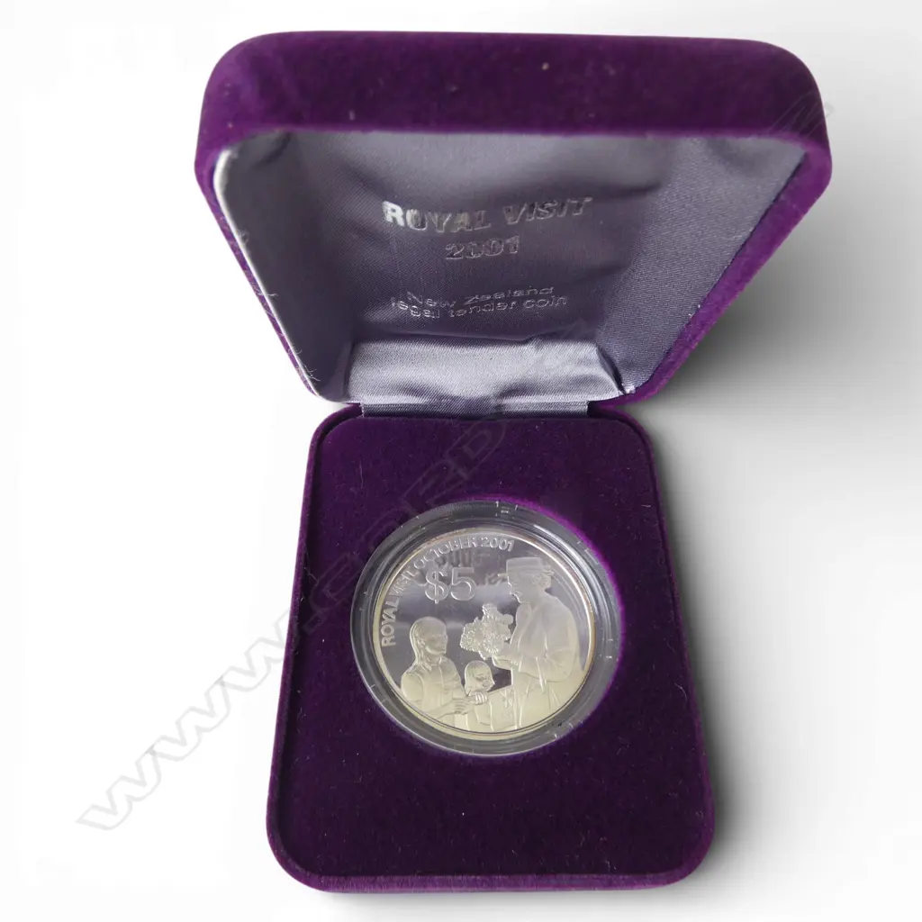 2001 N.Z. ROYAL VISIT .999 SILVER PROOF $5 COIN 28.28gms Image 1++
