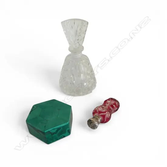 2 PERFUME BOTTLES H.150mm, MALACHITE BOX 65mm dia