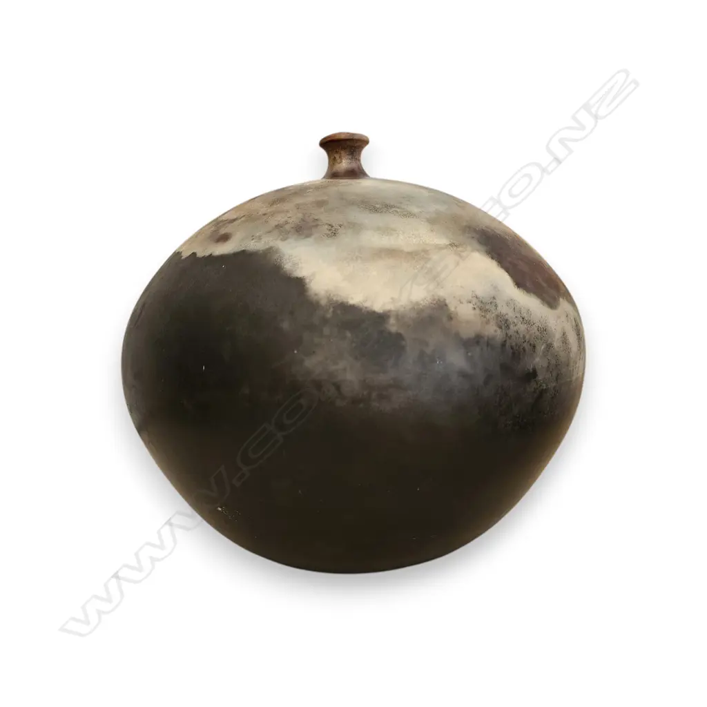 SMOKE-FIRED CERAMIC POTTERY 230 x 230 mm Image 1++