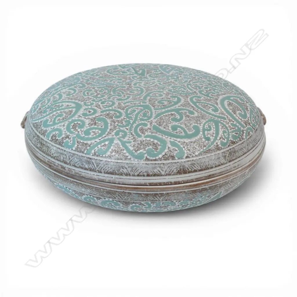 KEUM SUN LEE lidded dish, pale koru designs, dia.235mm, small chip to rim Image 1++