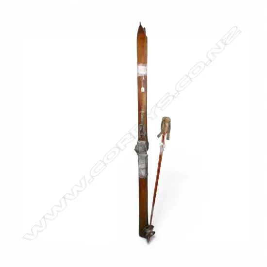PR VINTAGE WOODEN SKIS L1900MM & PR SKI POLES