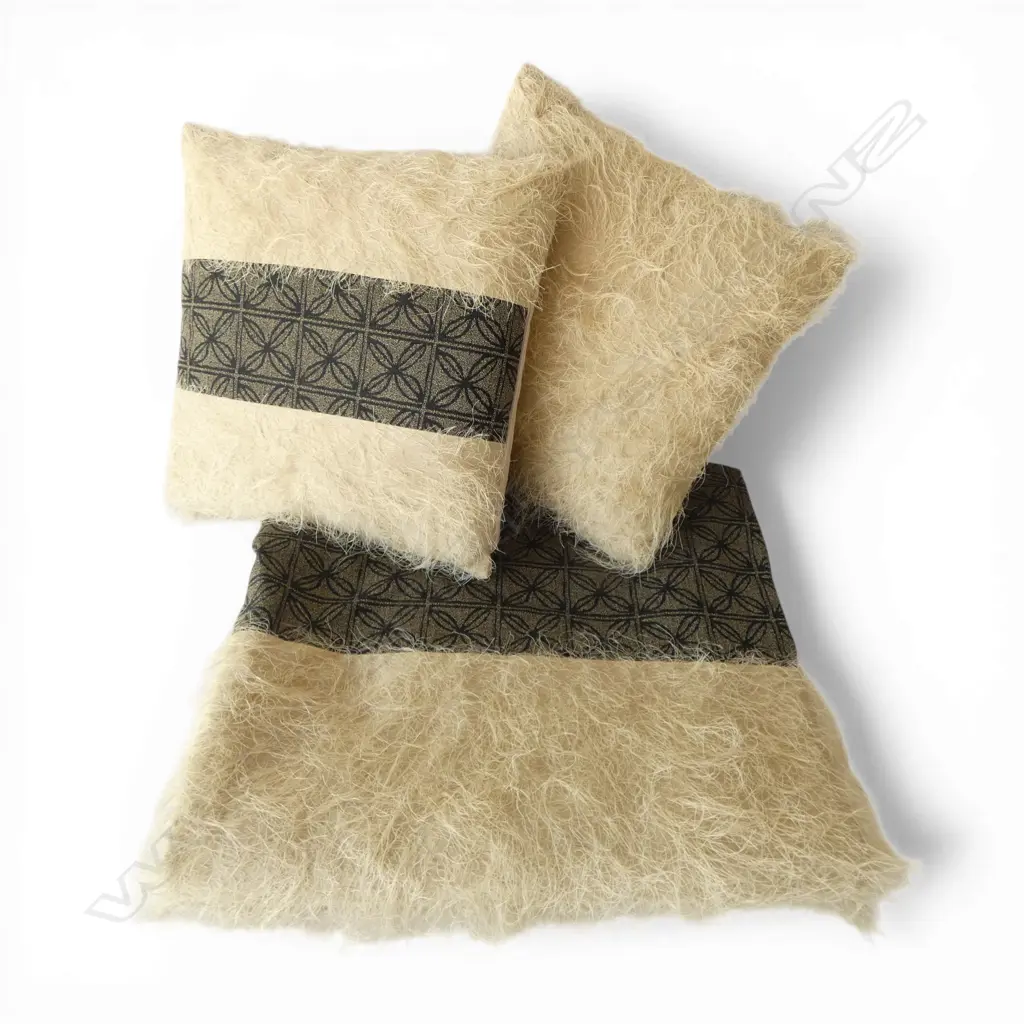 JILL MAIN 'TOE TOE' DESIGN CUSHION & BLANKET 3 PCE SET Image 1++