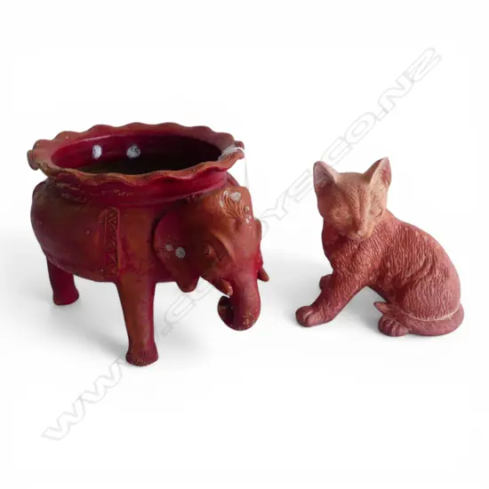 RED PAINTED ELEPHANT PLANTER H.200mm + TERRACOTTA CAT (chips)