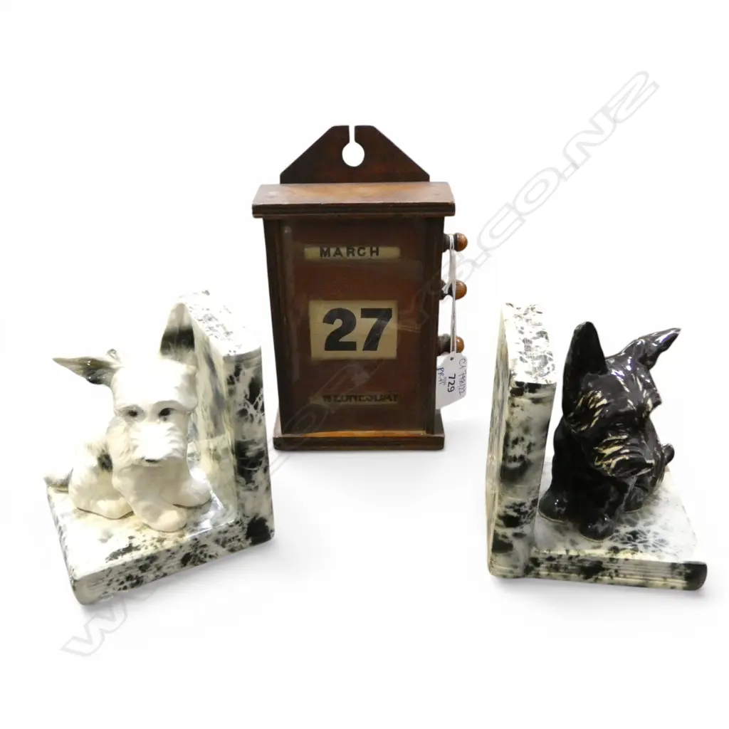 PR SCOTTIE DOG BOOK ENDS H.130mm ear repaired + WOODEN DESK CALENDAR H.190mm  Image 1++