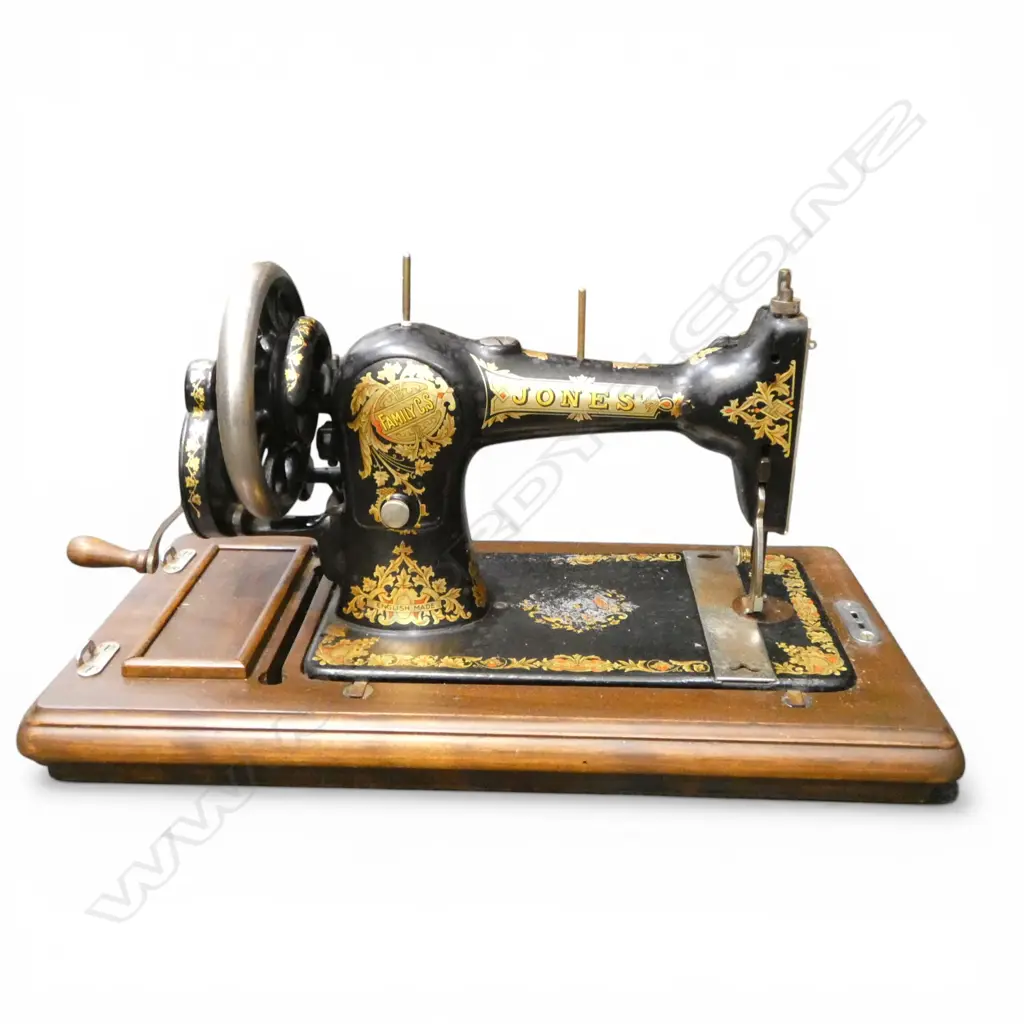 JONES 'FAMILY C.S. ENGLISH MADE' 1920'S? CRANK WIND SEWING MACHINE table top w mahogany case gd cond. Image 1++