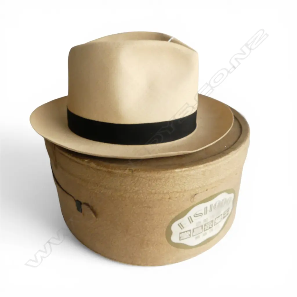 VINTAGE PANAMA HAT + BOX Image 1++