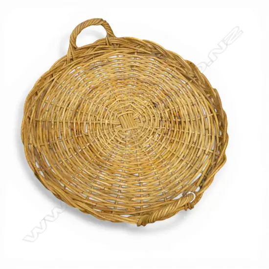 LRG VINTAGE WOVEN WICKER SERVING TRAY, D.580mm