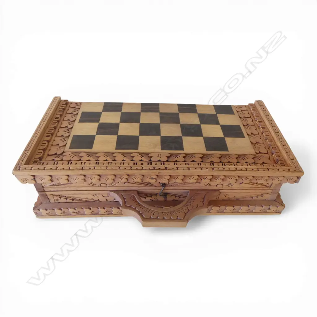 INDONESIAN WOODEN CHESS SET Image 1++