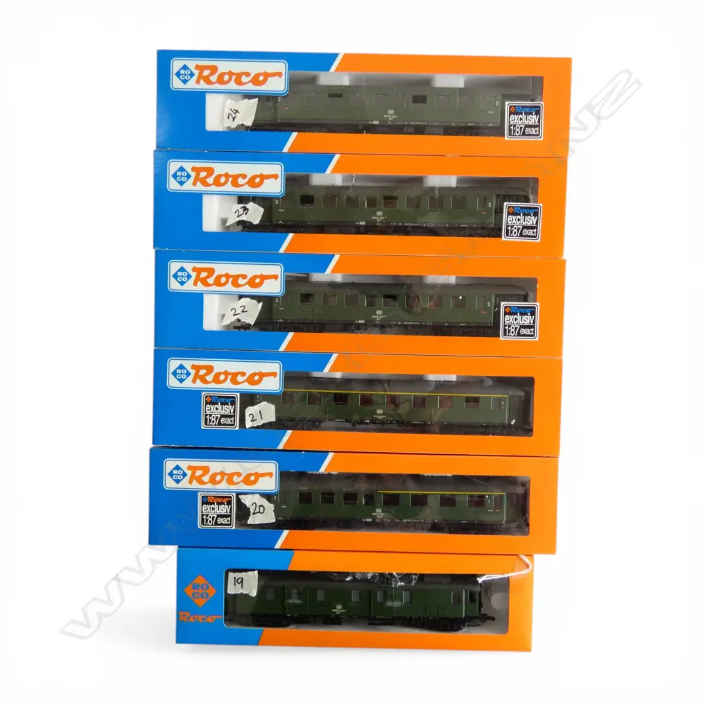 5 BOXED ROCO HO DB EXPRESS COACHES + OTHER COACH; 3x 44550, 44554, 44552, 44235A Image 1++