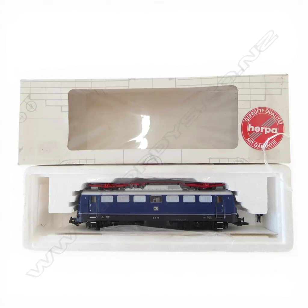 BOXED LILIPUT  HO DB PASSENGER LOCOMOTIVE E 10 216 320610 Image 1++