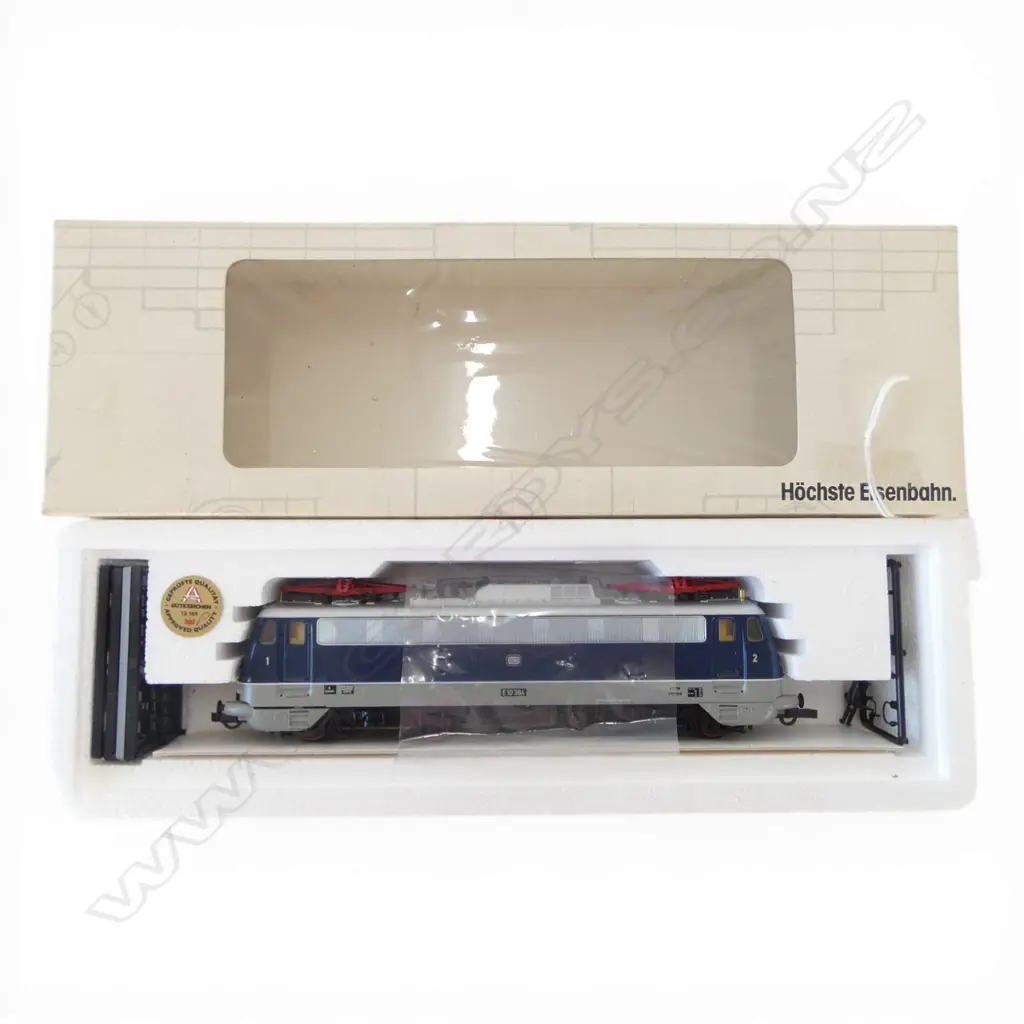 BOXED LILIPUT HO DB PASSENGER LOCOMOTIVE E 10 384 110 042 Image 1++