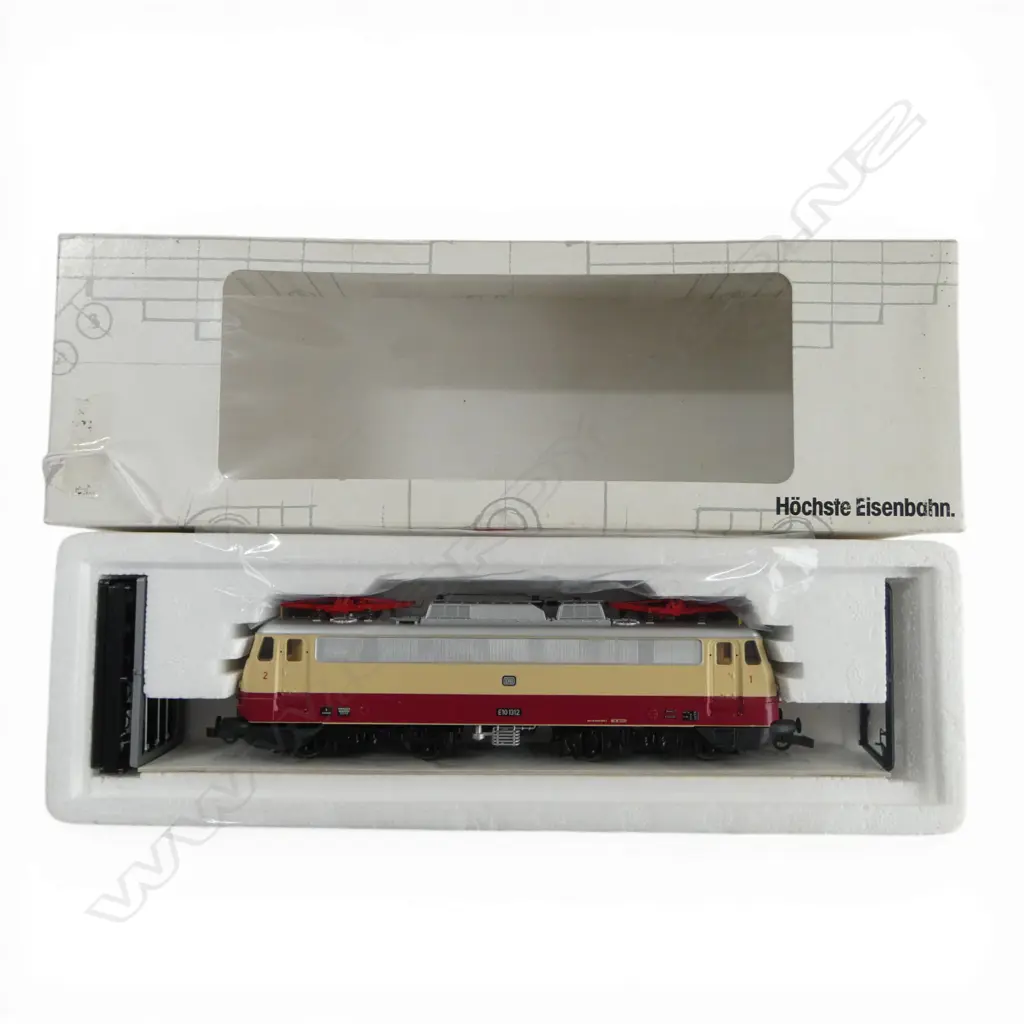 BOXED LILIPUT HO DB PASSENGER LOCOMOTIVE E 10 7110 05 Image 1++