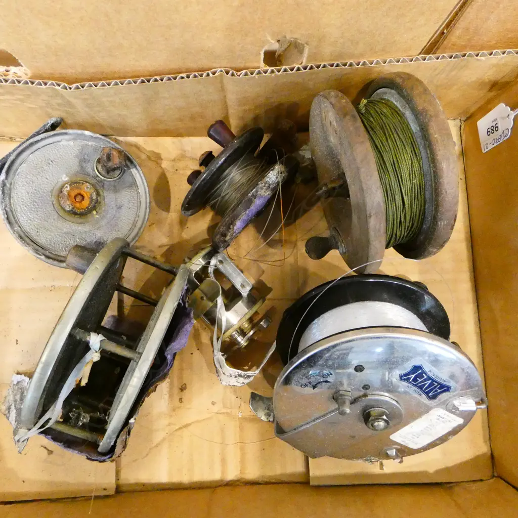 6 ASST. VINTAGE REELS  Image 1++