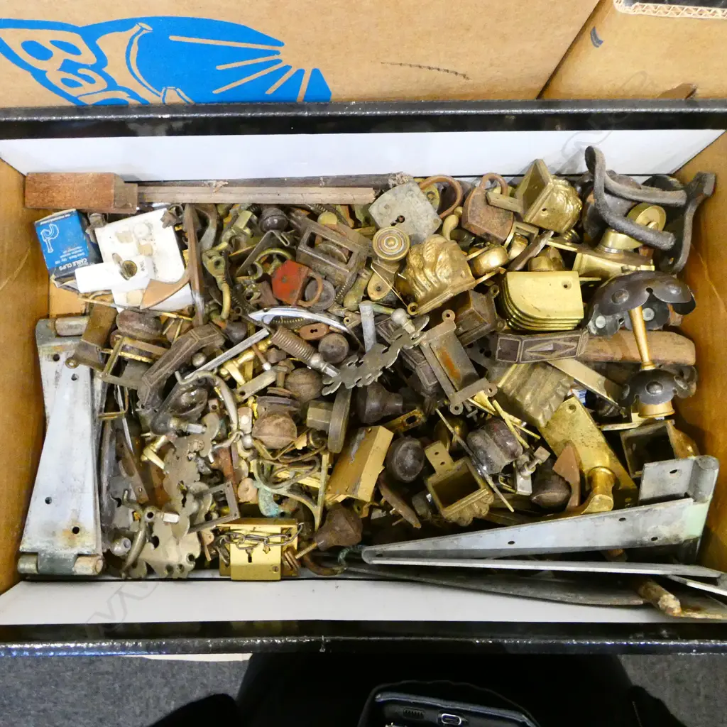 ASST. METAL FURNITURE FITTINGS Image 1++