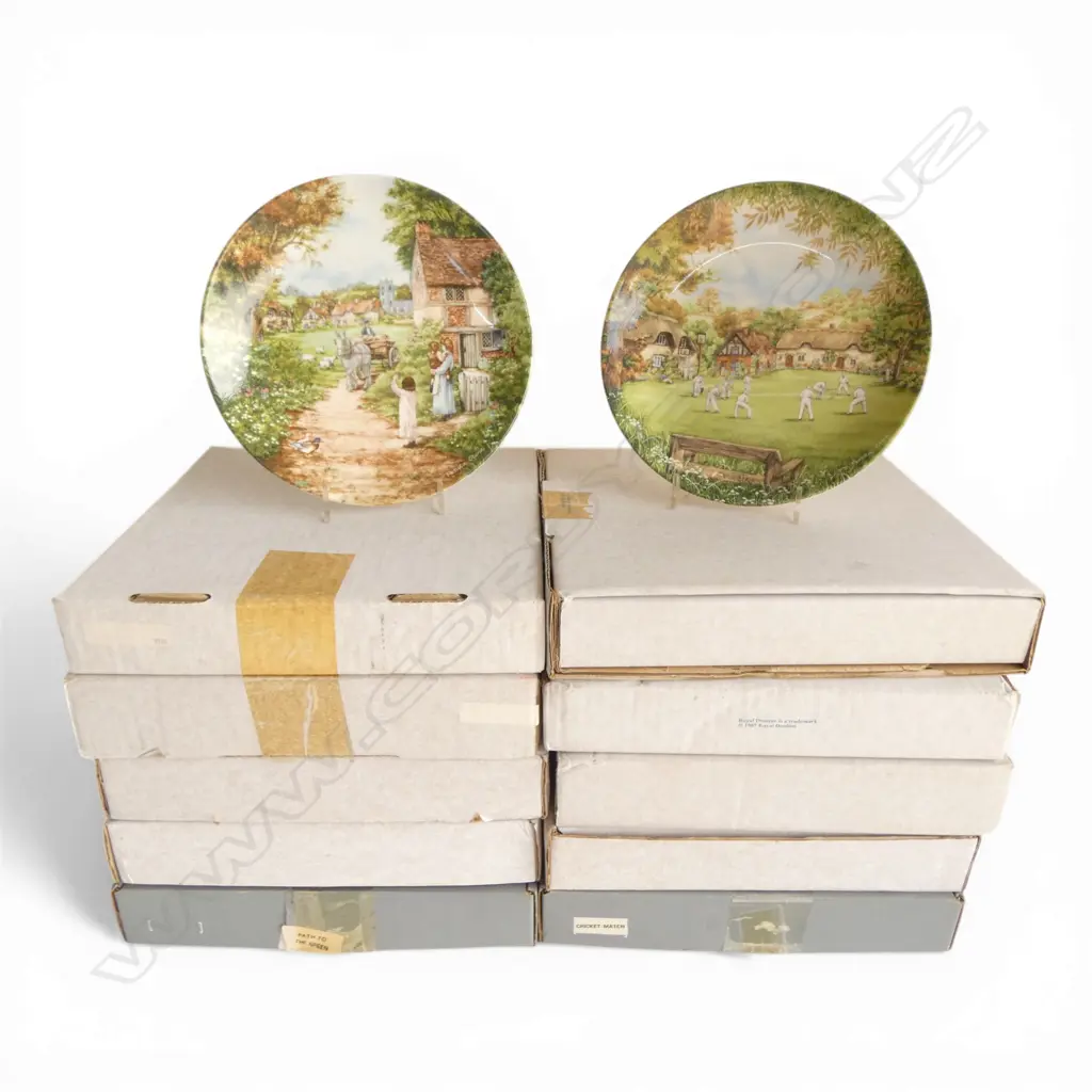 10 COLLECTORS PLATES, BOXED (ROYAL DOULTON / WEDGWOOD) Image 1++