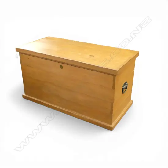 RIMU CHEST 1040x495x550mm