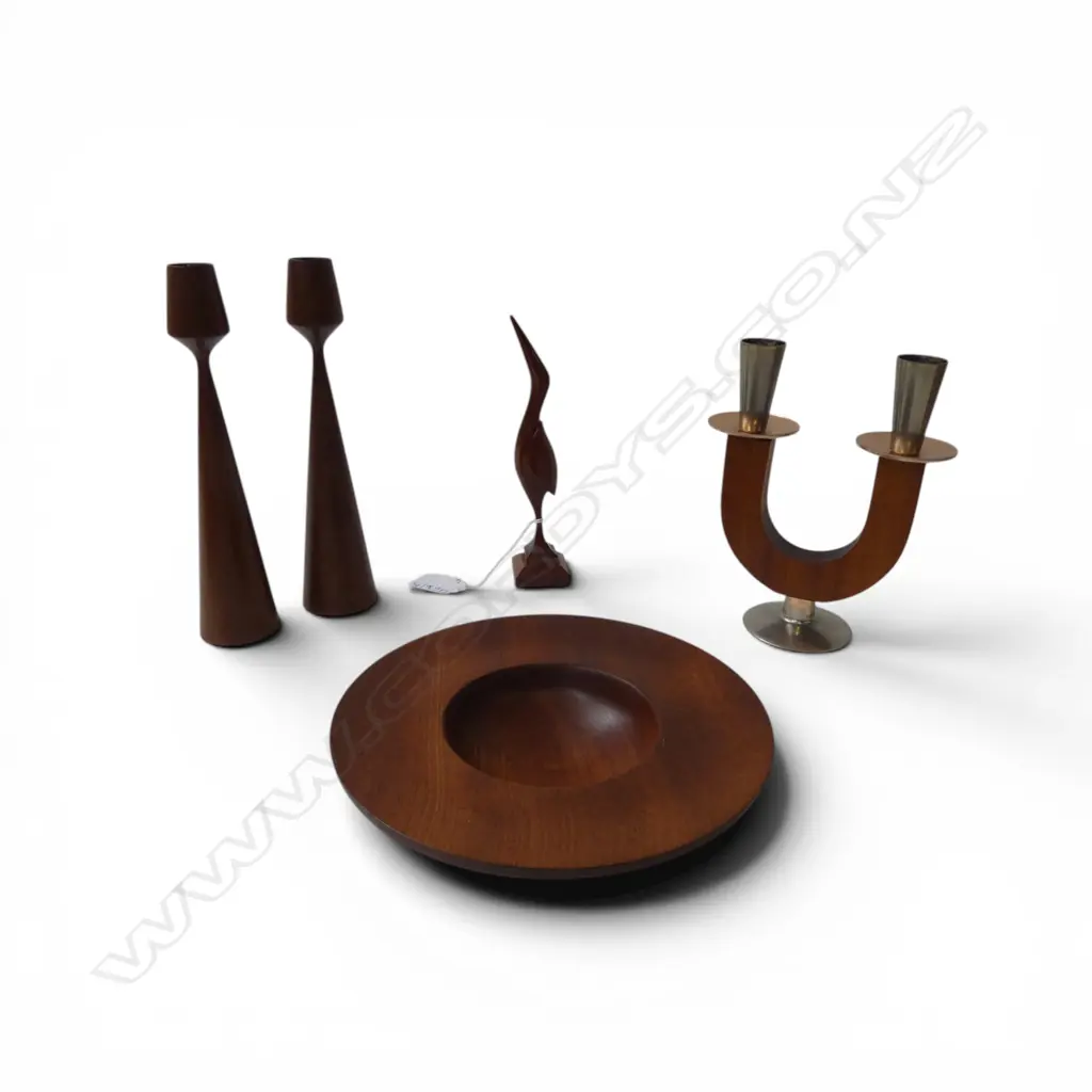 4 PCES MAHOGANY TREEN; BOWL 180mm dia, 2 CANDLESTICKS (PR+1), BIRD Image 1++