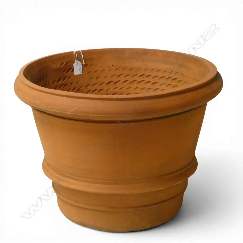 LG TERRACOTTA GARDEN PLANT POT BY BURRELLI FERRYMEAD.360mm, 500mm dia Image 1++
