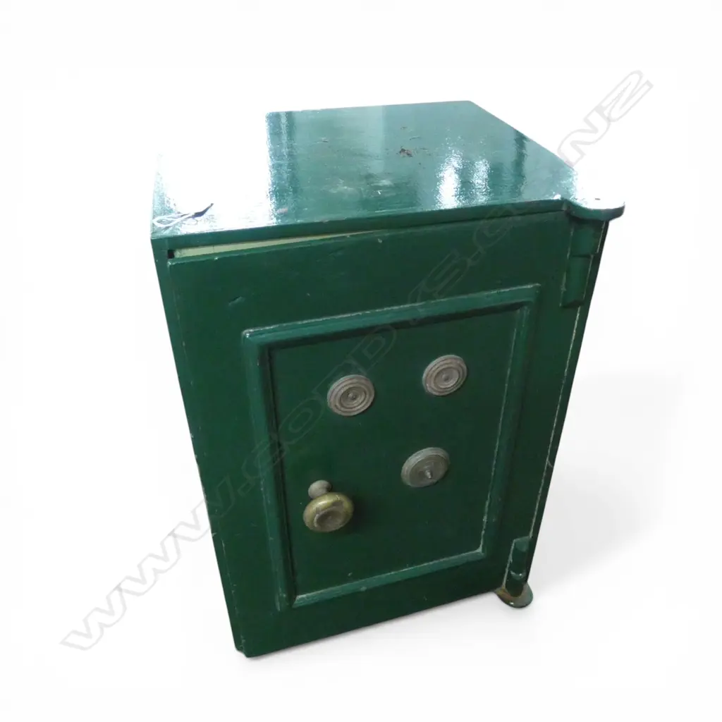 GREEN PAINTED METAL SAFE 430x415x610mm Image 1++