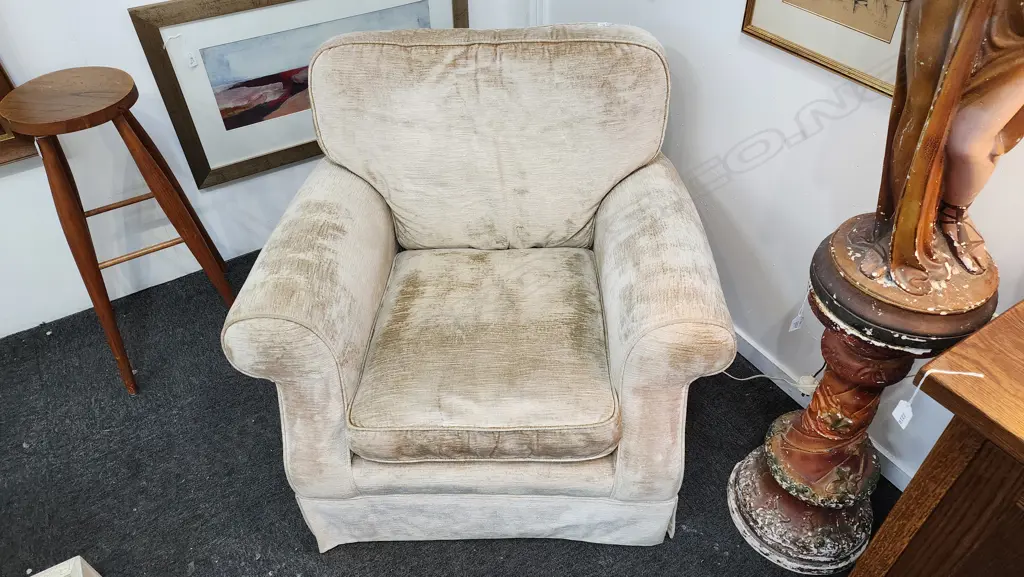 ARMCHAIR CRUSHED VELVET UPHOLSTERY 850 x 800 x 900 mm Image 1++