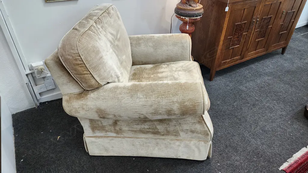 ARMCHAIR CRUSHED VELVET UPHOLSTERY 850 x 800 x 900 mm Image 1++