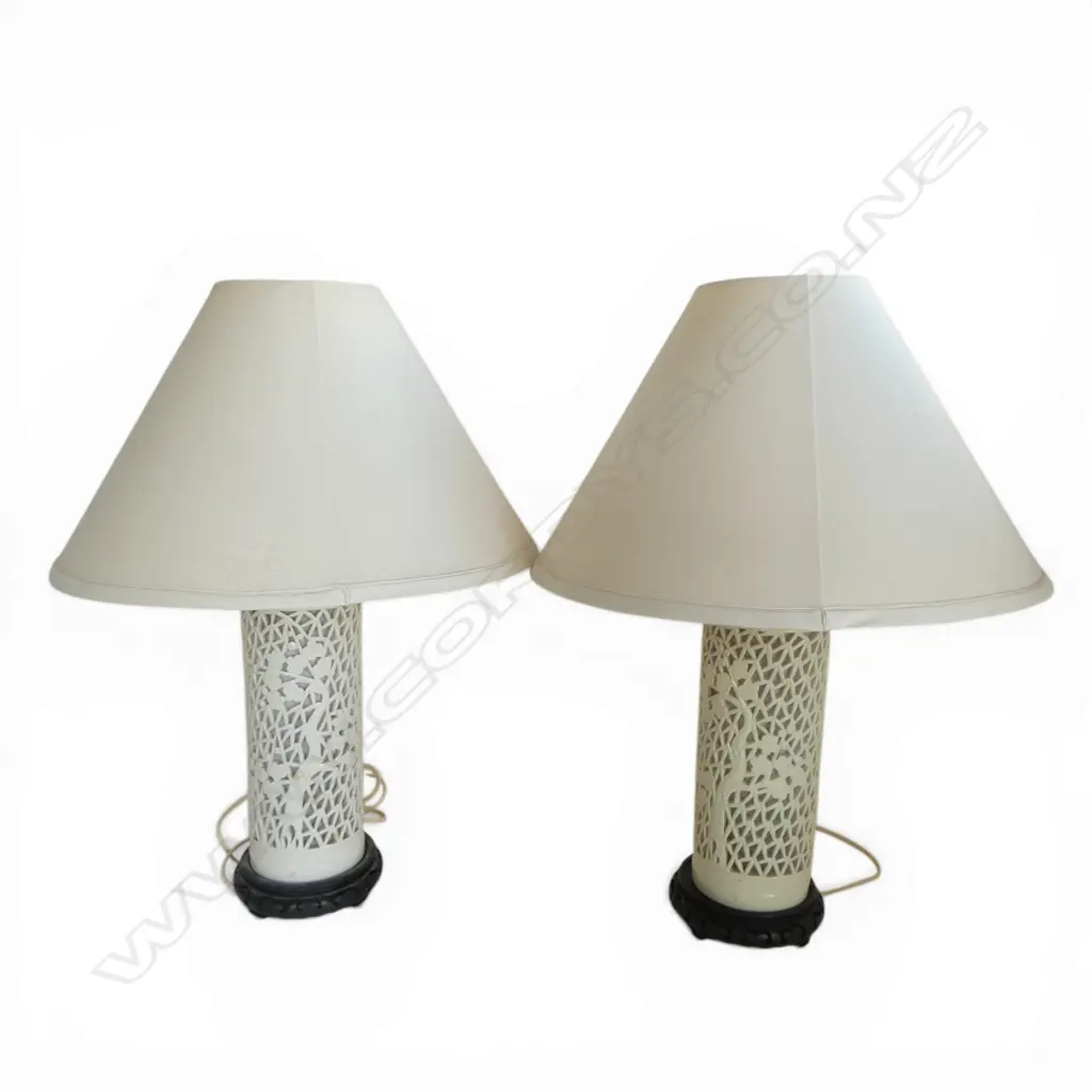 PR ORIENTAL TABLE LAMPS, WHITE CERAMIC BASES H.610mm Image 1++