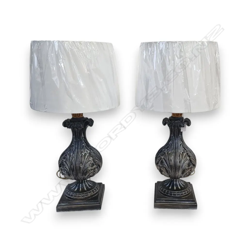 PR ACANTHUS LEAF TABLE LAMPS H.710mm one with international plug Image 1++