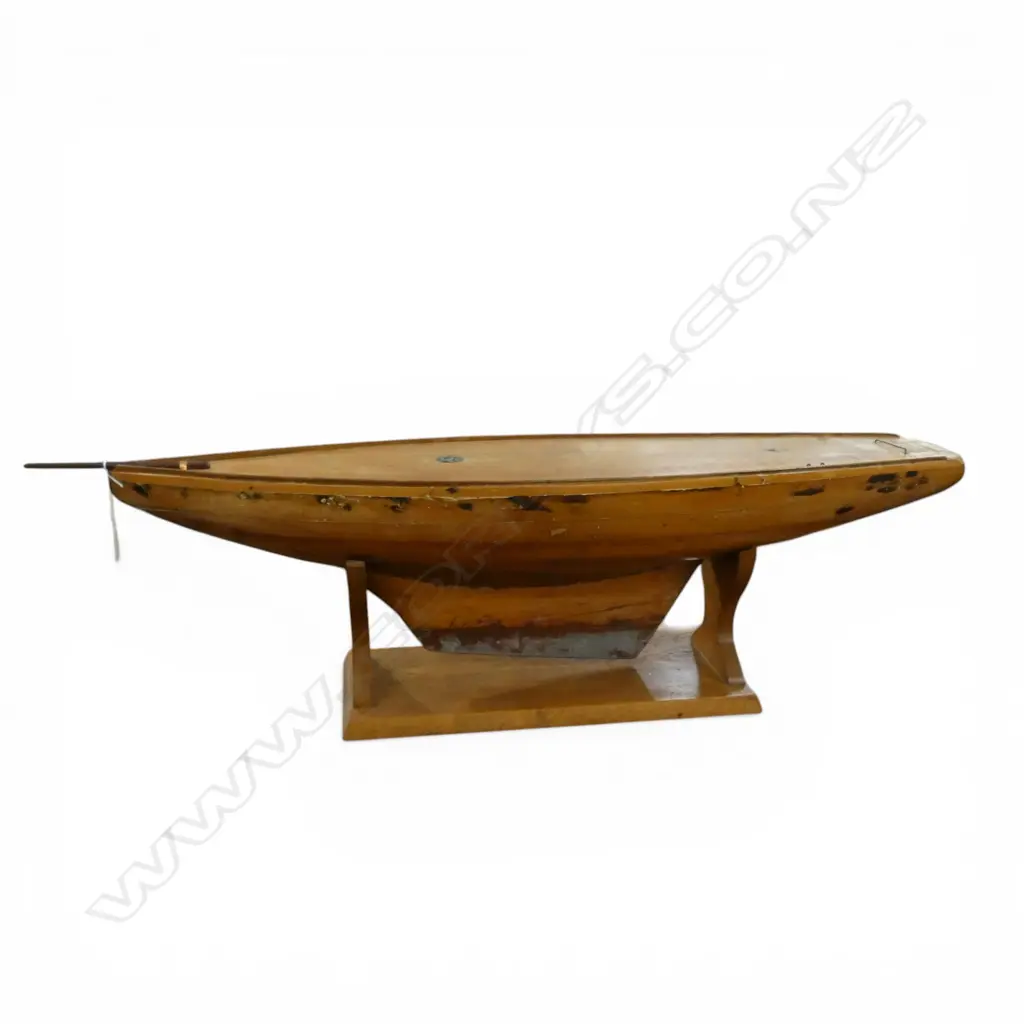 WOODEN BOAT HULL + STAND (AF) L.1060mm Image 1++