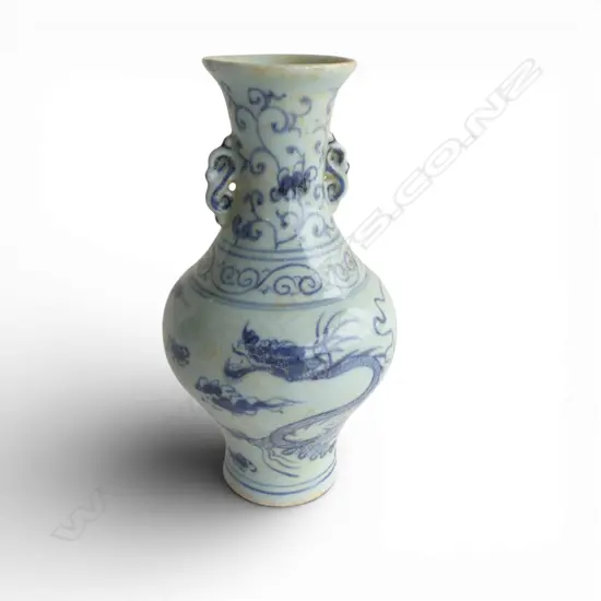 CHINESE B/W VASE H.210mm chip to rim