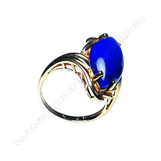A 14ct. gold and lapis lazuli ring